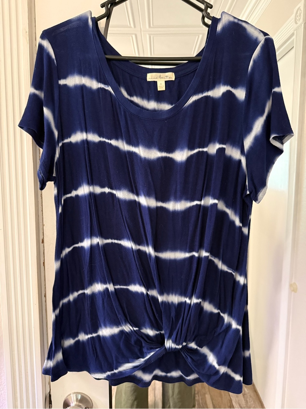 nine britton Navy and White Tie-Dye Twist Front Short Sleeve Tee